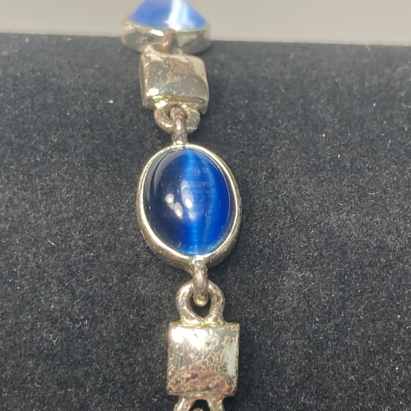 Blue Cats Eye Silver Tone Bracelet Light & Dark - Picture 1 of 13